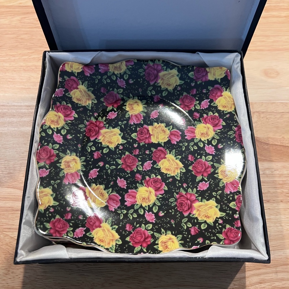 Square Floral China. Set of 4.